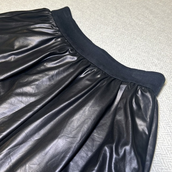 EDC Black MiNI Skirt.  Size XS. - Picture 2 of 9